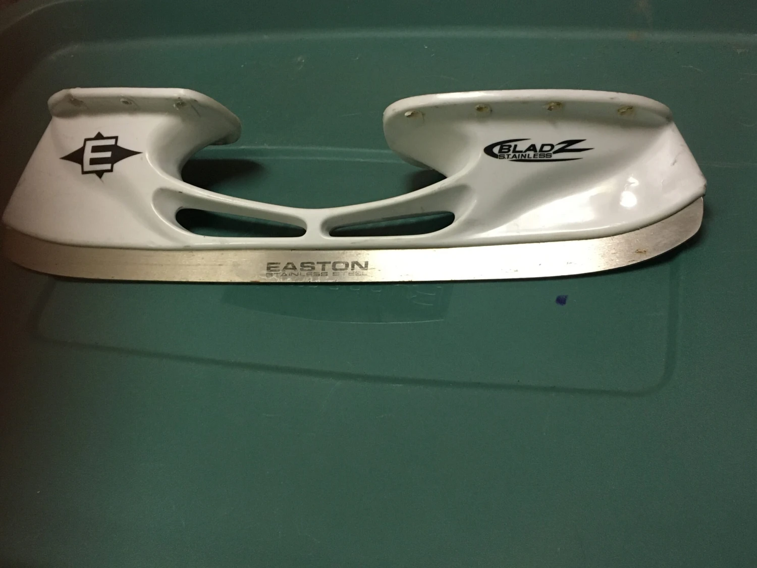 Easton Bladz Stainless Steel Replacement Holder With Runner (Blade) 3 Easton Bladz Stainless Steel Replacement Holder With Runner (Blade)